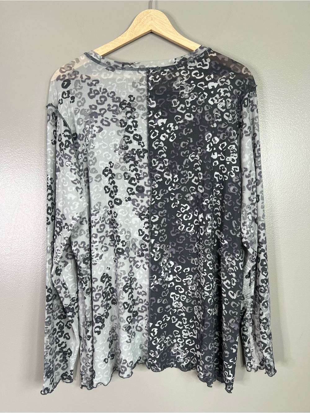 Logo Layers gray animal print sheer color block long sleeve tunic witchy XL - Picture 3 of 6